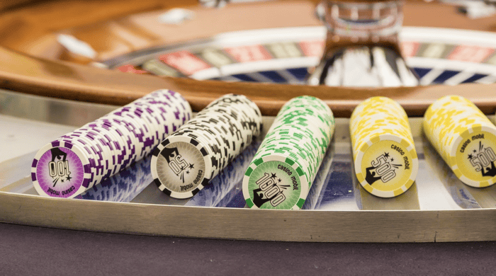 Why Are Live Dealer Casino Games Free at Social Casinos